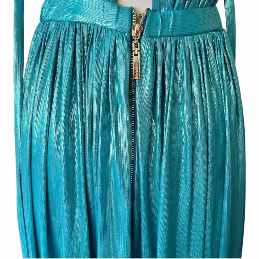 Bronx and Banco Romi Metallic Gown, RTR - Picture 4 of 13